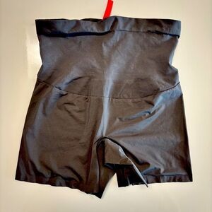 SPANX Black Shape My Day Girl Short. Size Large